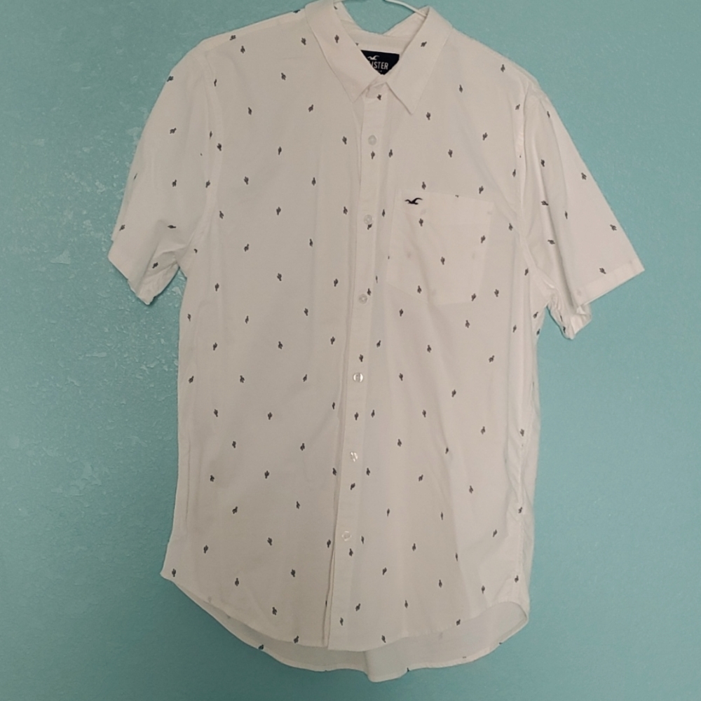 Hollister short sleeved button down shirt. Size medium men's